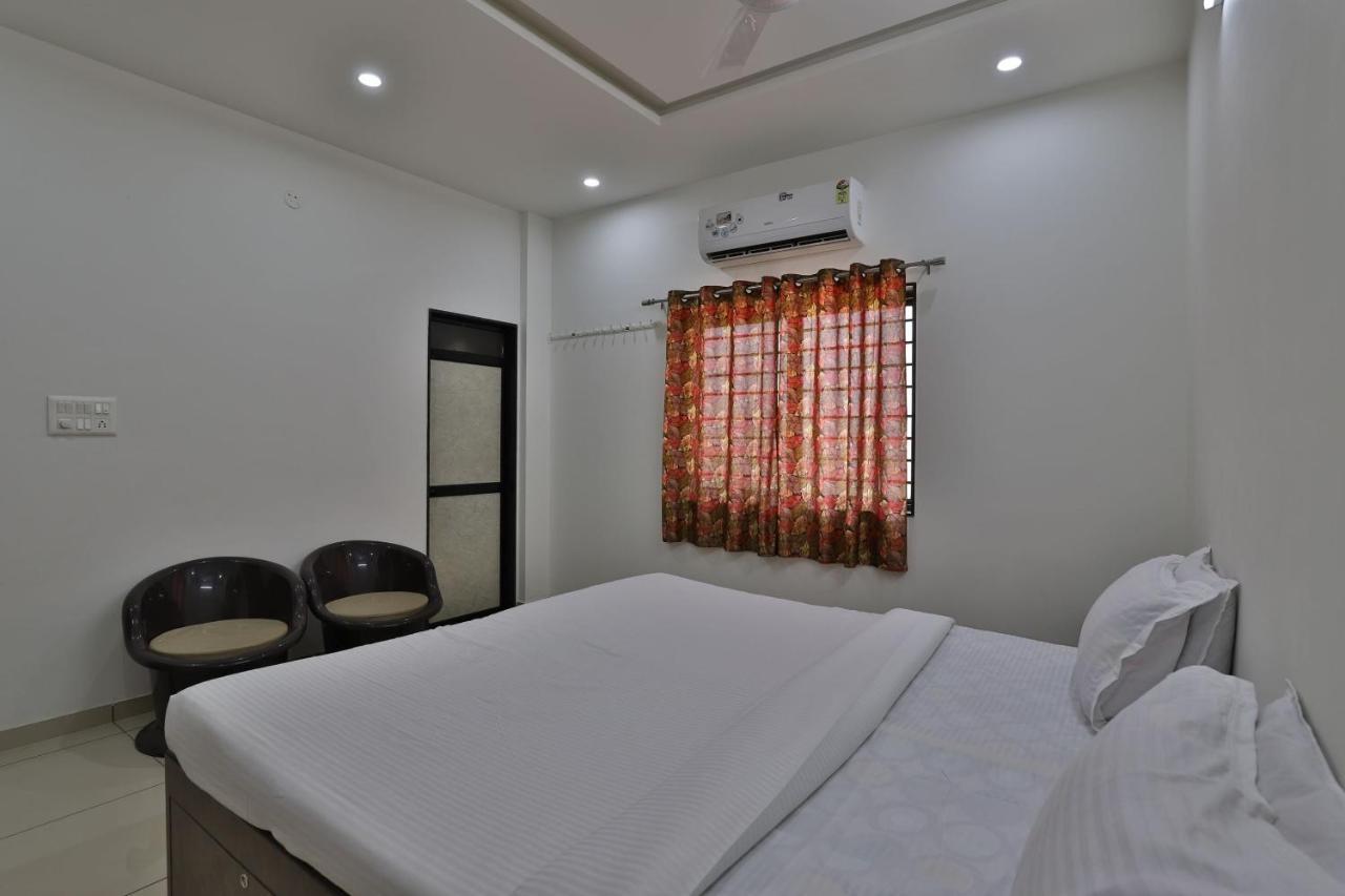 Spot On 38154 Shakti Hostel & Hotel Bhuj Exterior foto